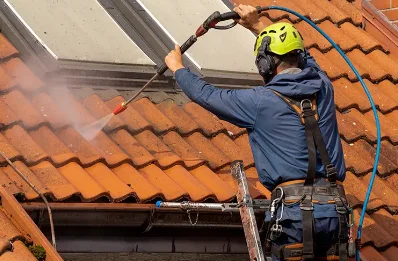 Démoussage et hydrofuge de toiture à Montcenis